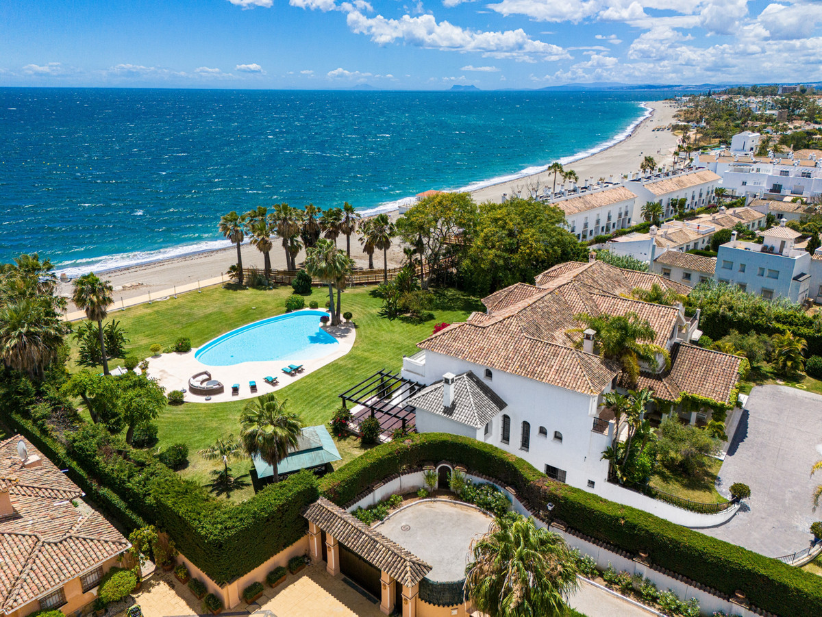 Se vende Villa - Chalet de 9 dormitorios en Costa Del Sol, Málaga, España