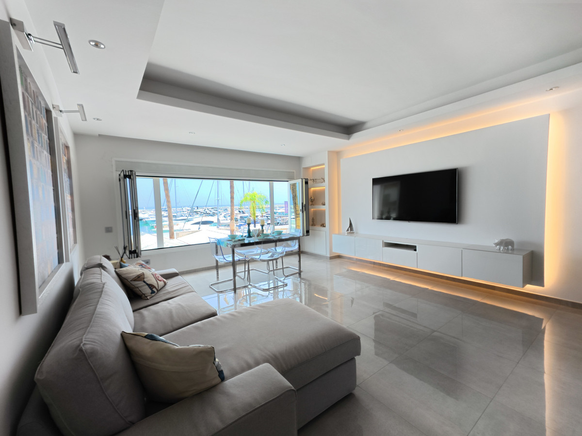 Se vende Apartamento Planta Media de 2 dormitorios en Costa Del Sol, Málaga, España