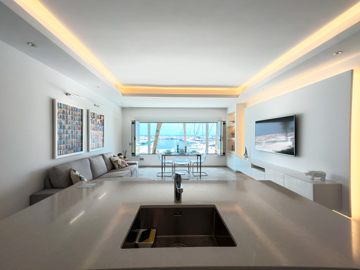 Se vende Apartamento Planta Media de 2 dormitorios en Costa Del Sol, Málaga, España