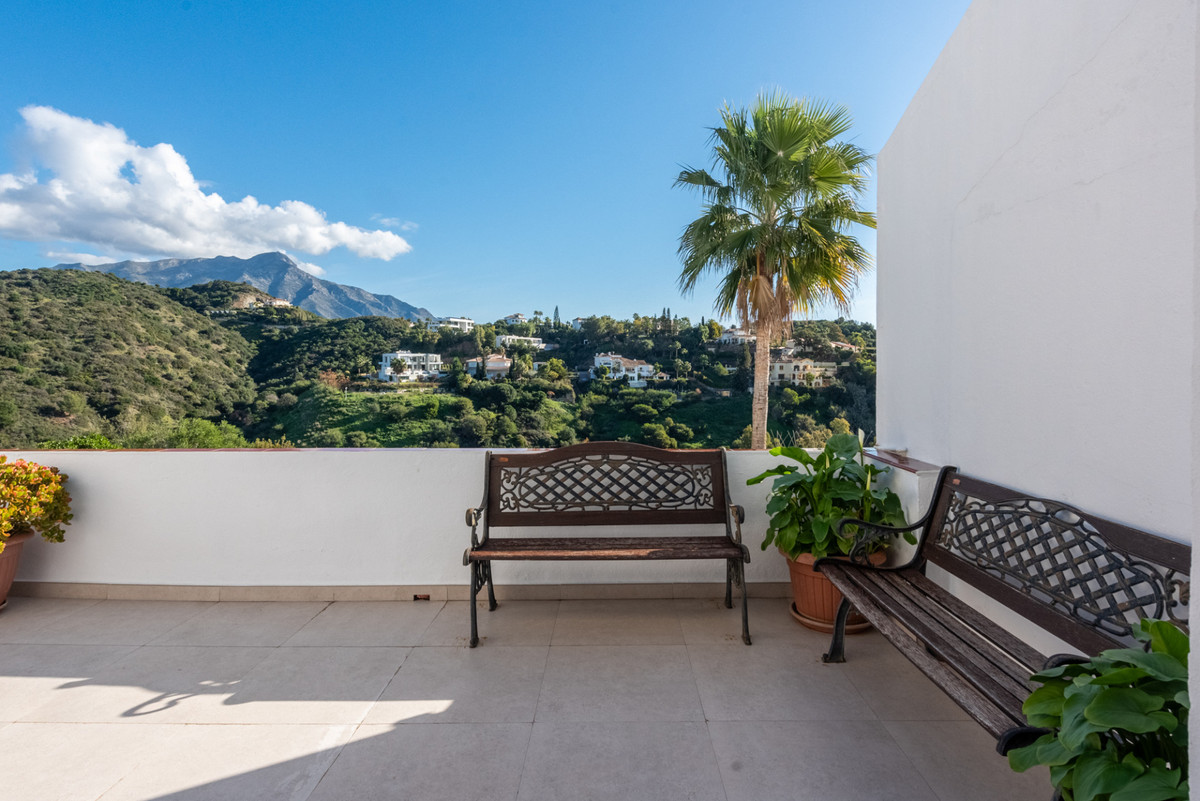 2 Bed Apartment for sale in La Quinta Costa Del Sol, Málaga, Spain