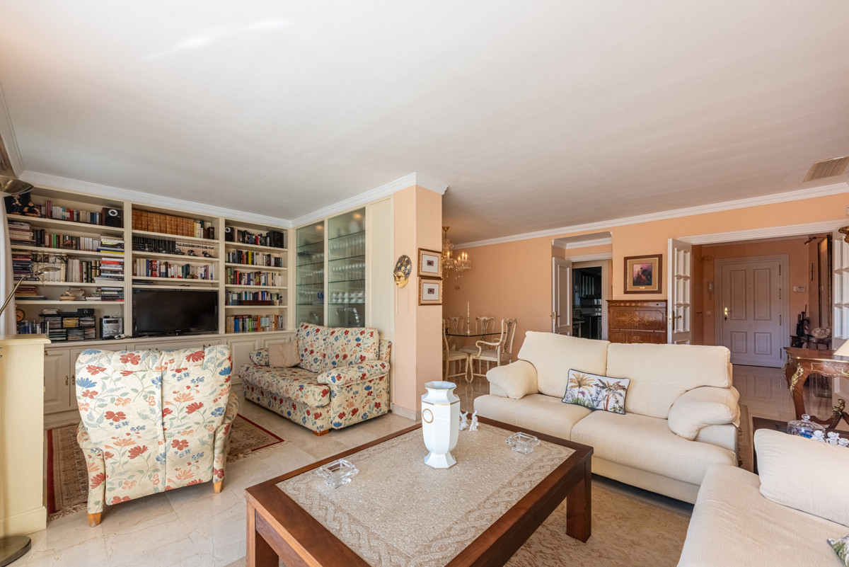 2 Bed Apartment for sale in La Quinta Costa Del Sol, Málaga, Spain