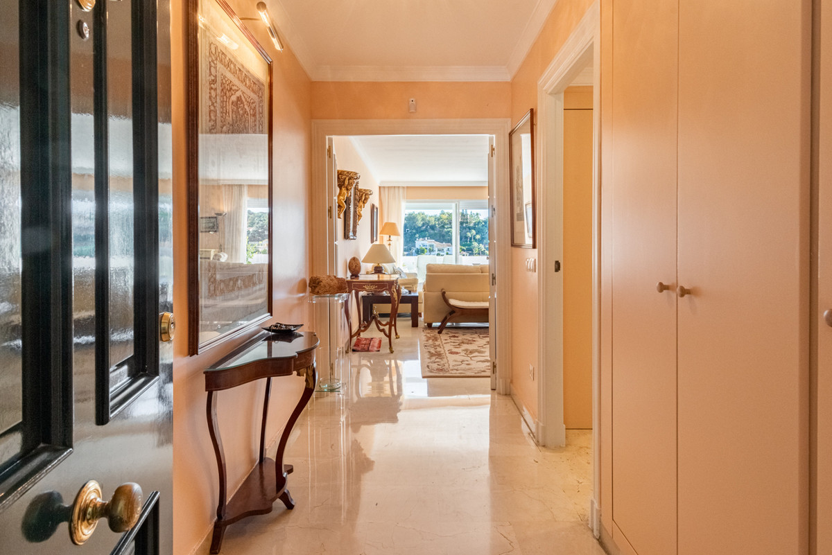 2 Bed Apartment for sale in La Quinta Costa Del Sol, Málaga, Spain