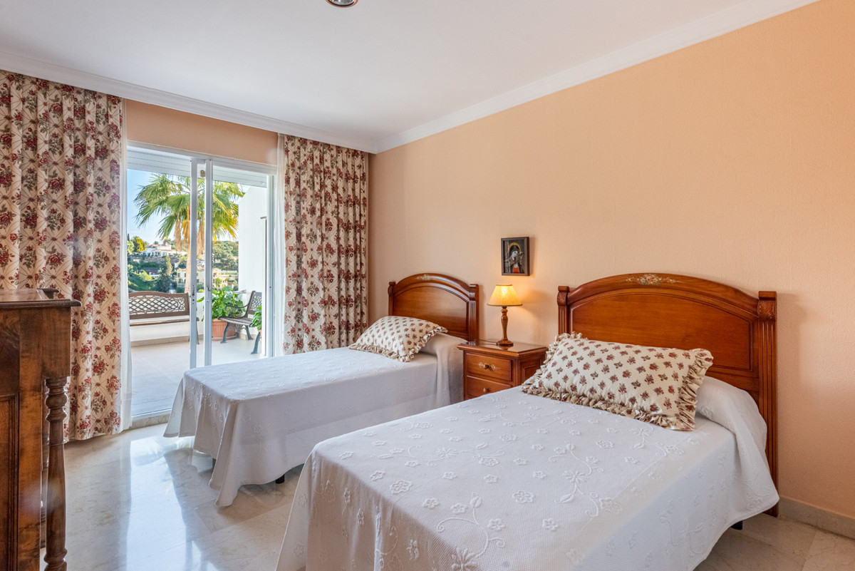 2 Bed Apartment for sale in La Quinta Costa Del Sol, Málaga, Spain