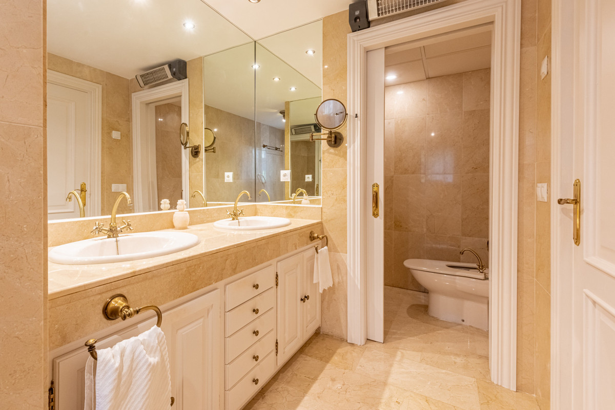 2 Bed Apartment for sale in La Quinta Costa Del Sol, Málaga, Spain