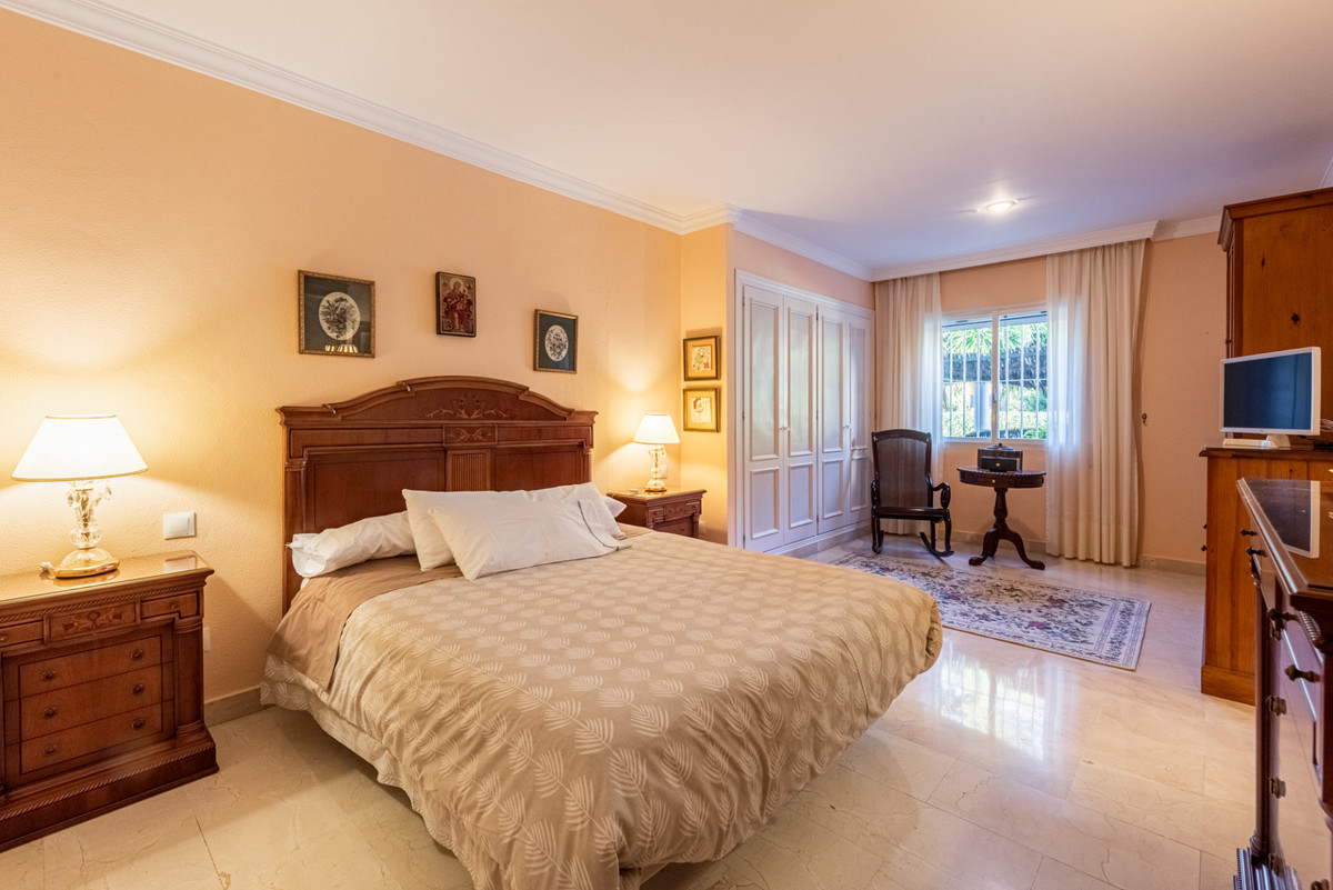 2 Bed Apartment for sale in La Quinta Costa Del Sol, Málaga, Spain