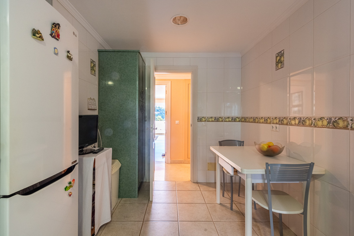 2 Bed Apartment for sale in La Quinta Costa Del Sol, Málaga, Spain
