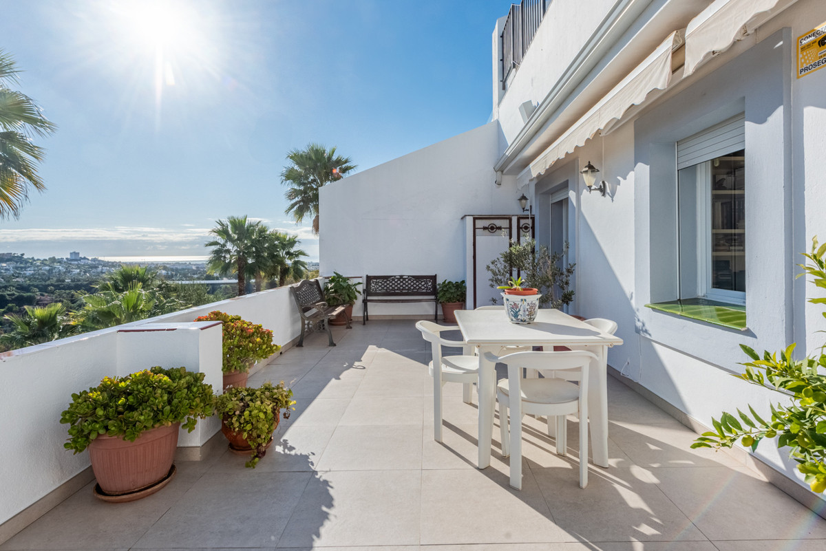 2 Bed Apartment for sale in La Quinta Costa Del Sol, Málaga, Spain