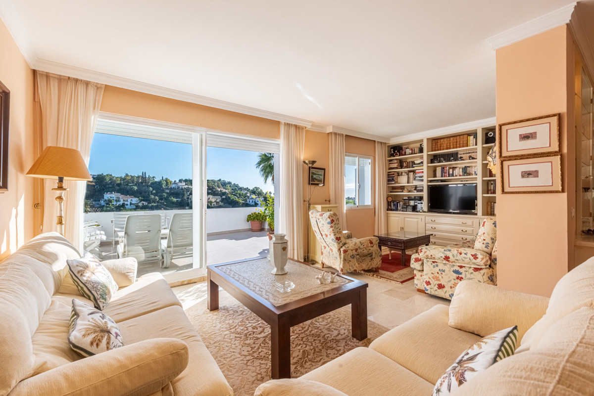2 Bed Apartment for sale in La Quinta Costa Del Sol, Málaga, Spain
