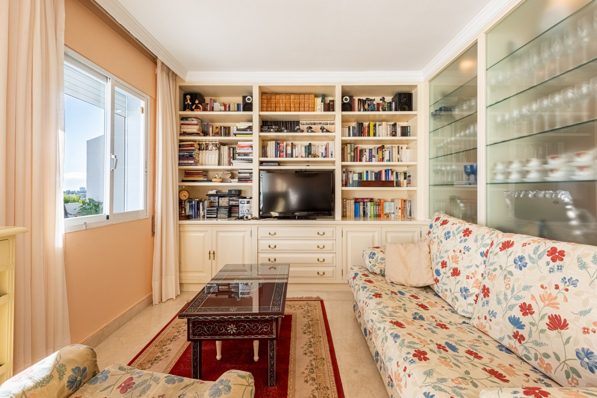2 Bed Apartment for sale in La Quinta Costa Del Sol, Málaga, Spain