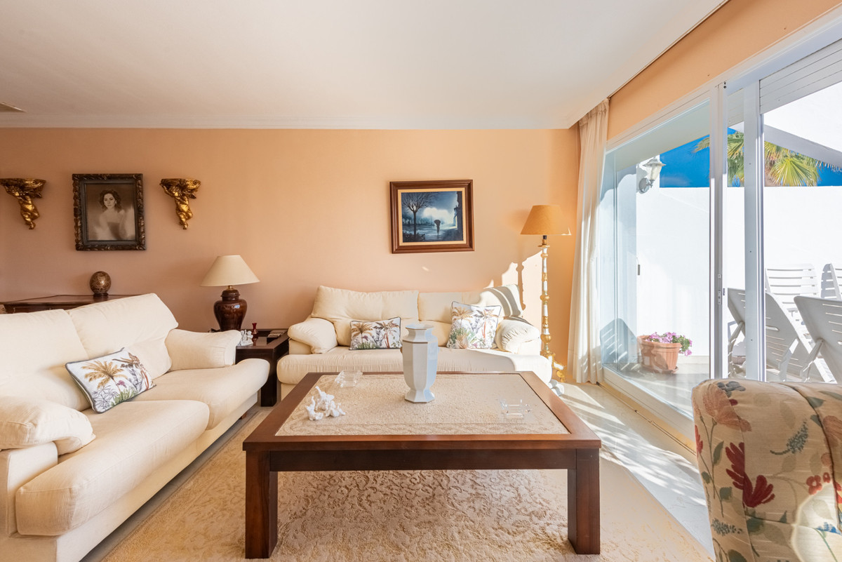 2 Bed Apartment for sale in La Quinta Costa Del Sol, Málaga, Spain