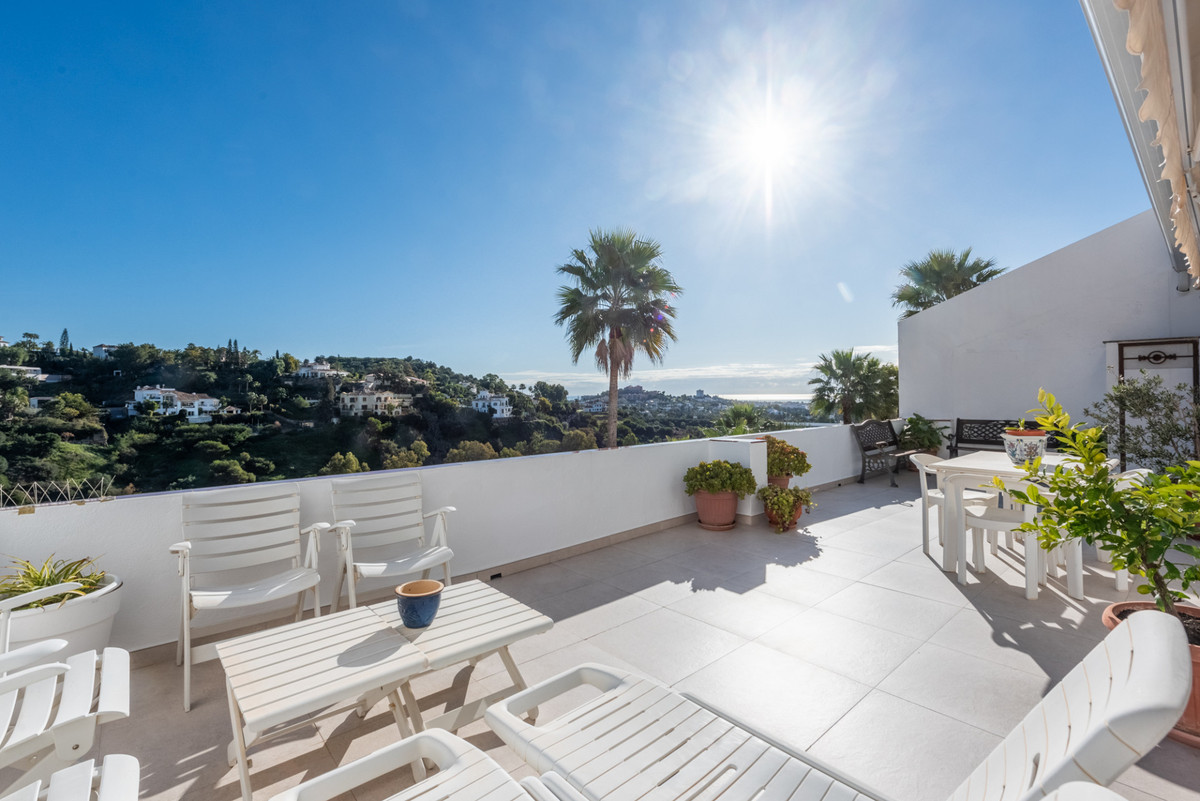 2 Bed Apartment for sale in La Quinta Costa Del Sol, Málaga, Spain