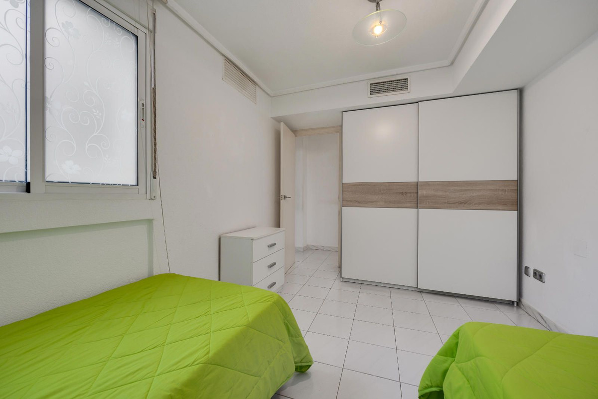 Se vende Apartamento Planta Media de 2 dormitorios en Costa Blanca, Alicante, España