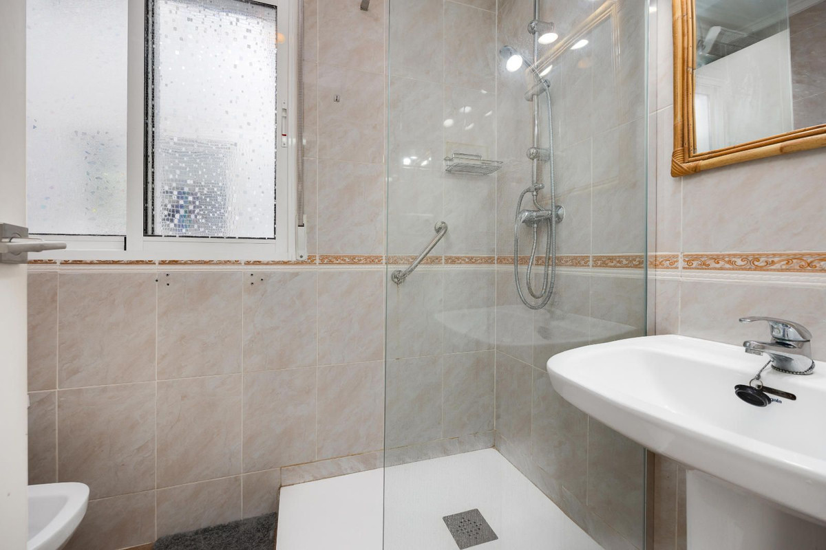 Se vende Apartamento Planta Media de 2 dormitorios en Costa Blanca, Alicante, España