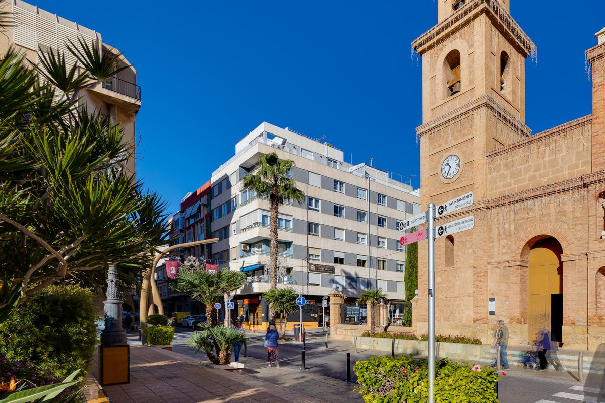 Se vende Apartamento Planta Media de 2 dormitorios en Costa Blanca, Alicante, España