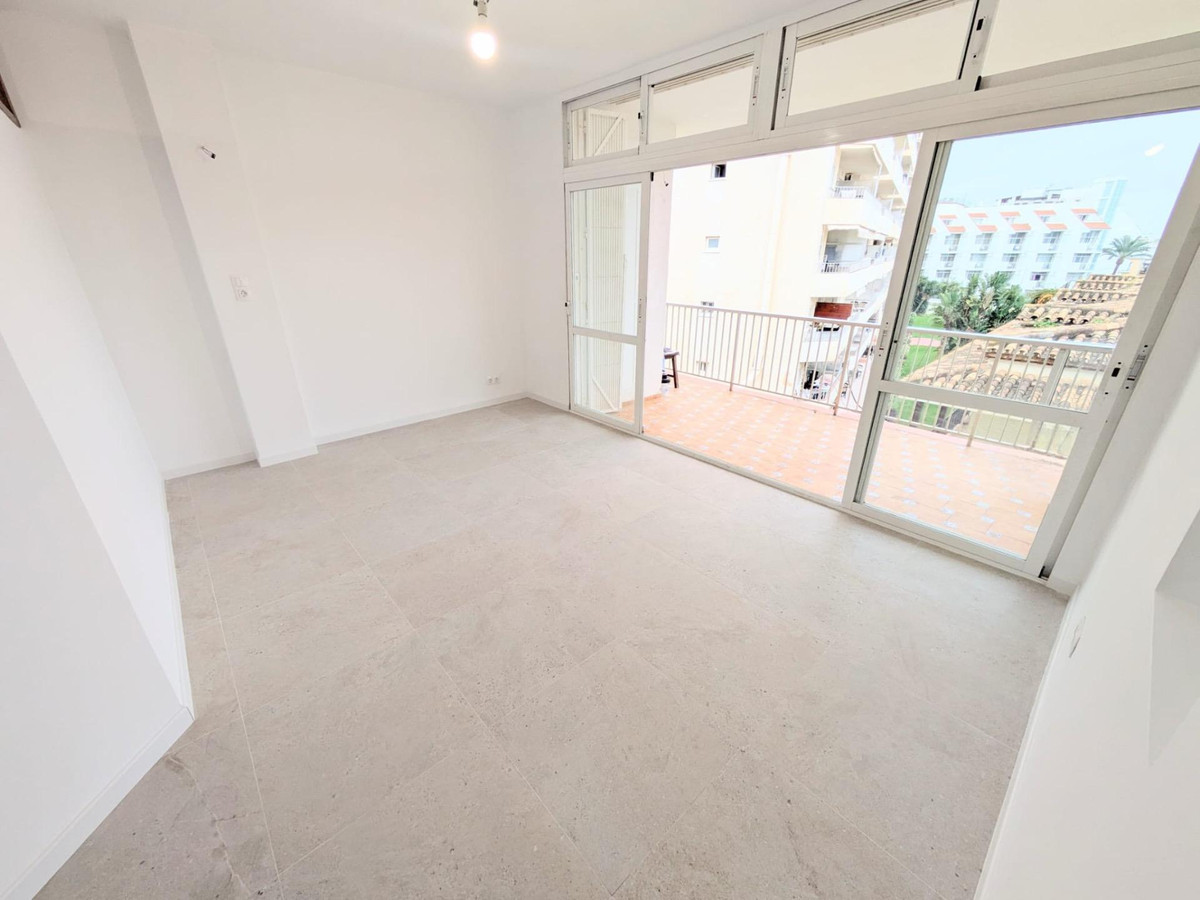 2 Bed Apartment for sale in La Carihuela Costa Del Sol, Málaga, Spain