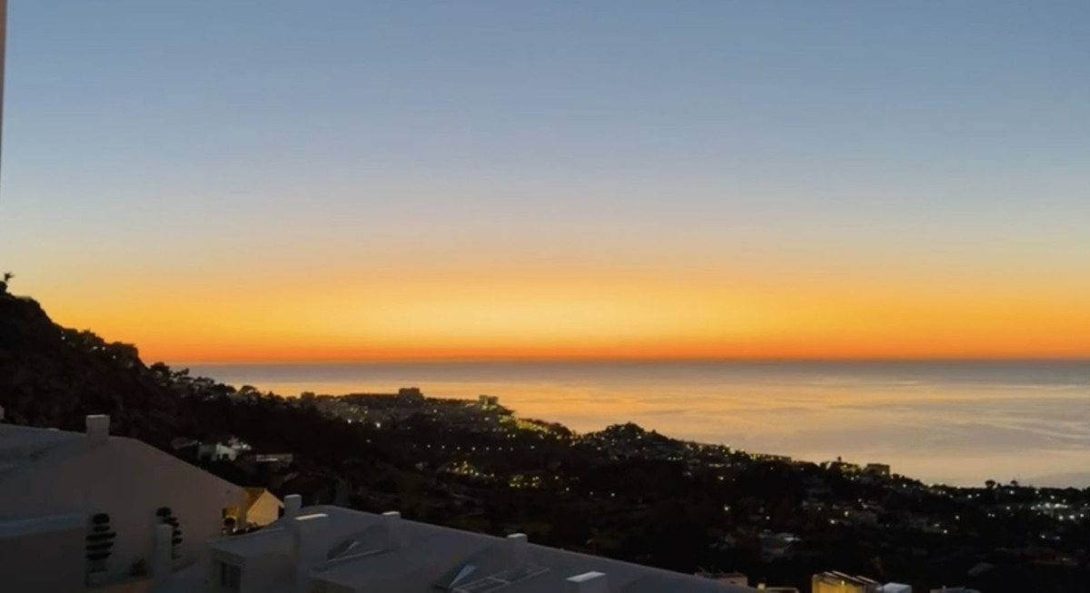 3 Bed Apartment for sale in Benalmadena Costa Del Sol, Málaga, Spain