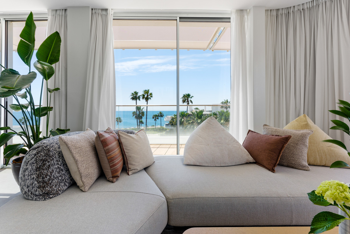 3 Bed Apartment for sale in Estepona Costa Del Sol, Málaga, Spain