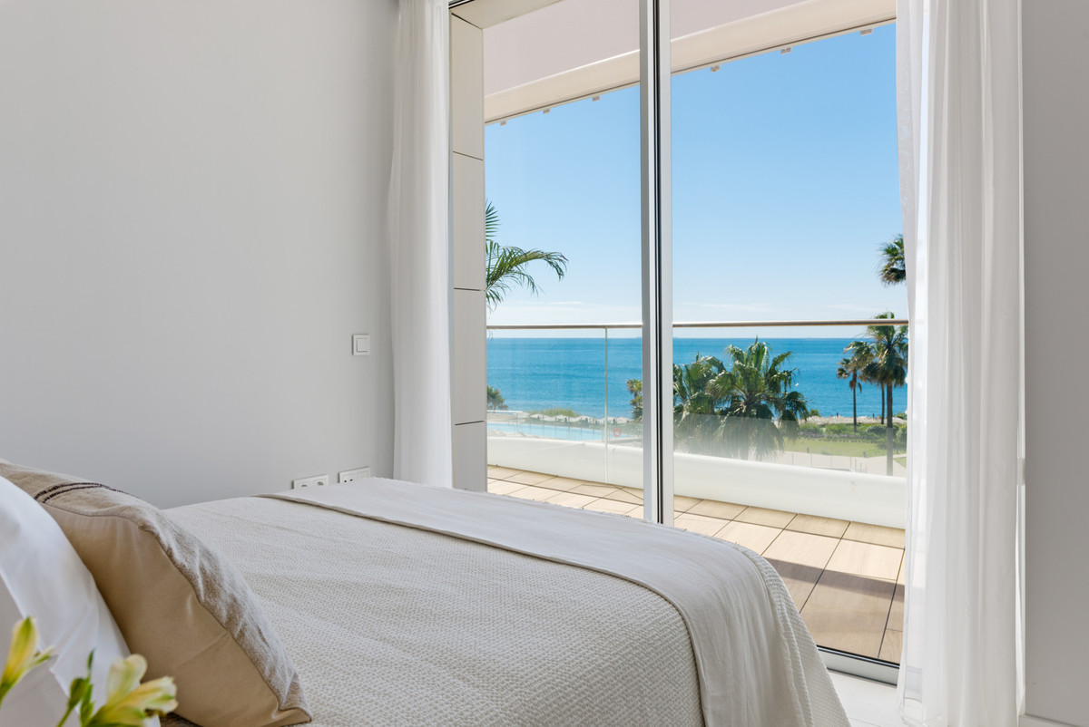 3 Bed Apartment for sale in Estepona Costa Del Sol, Málaga, Spain