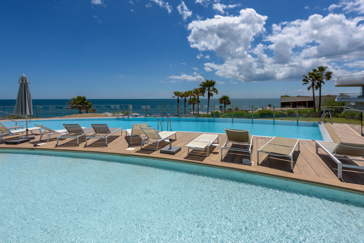 3 Bed Apartment for sale in Estepona Costa Del Sol, Málaga, Spain