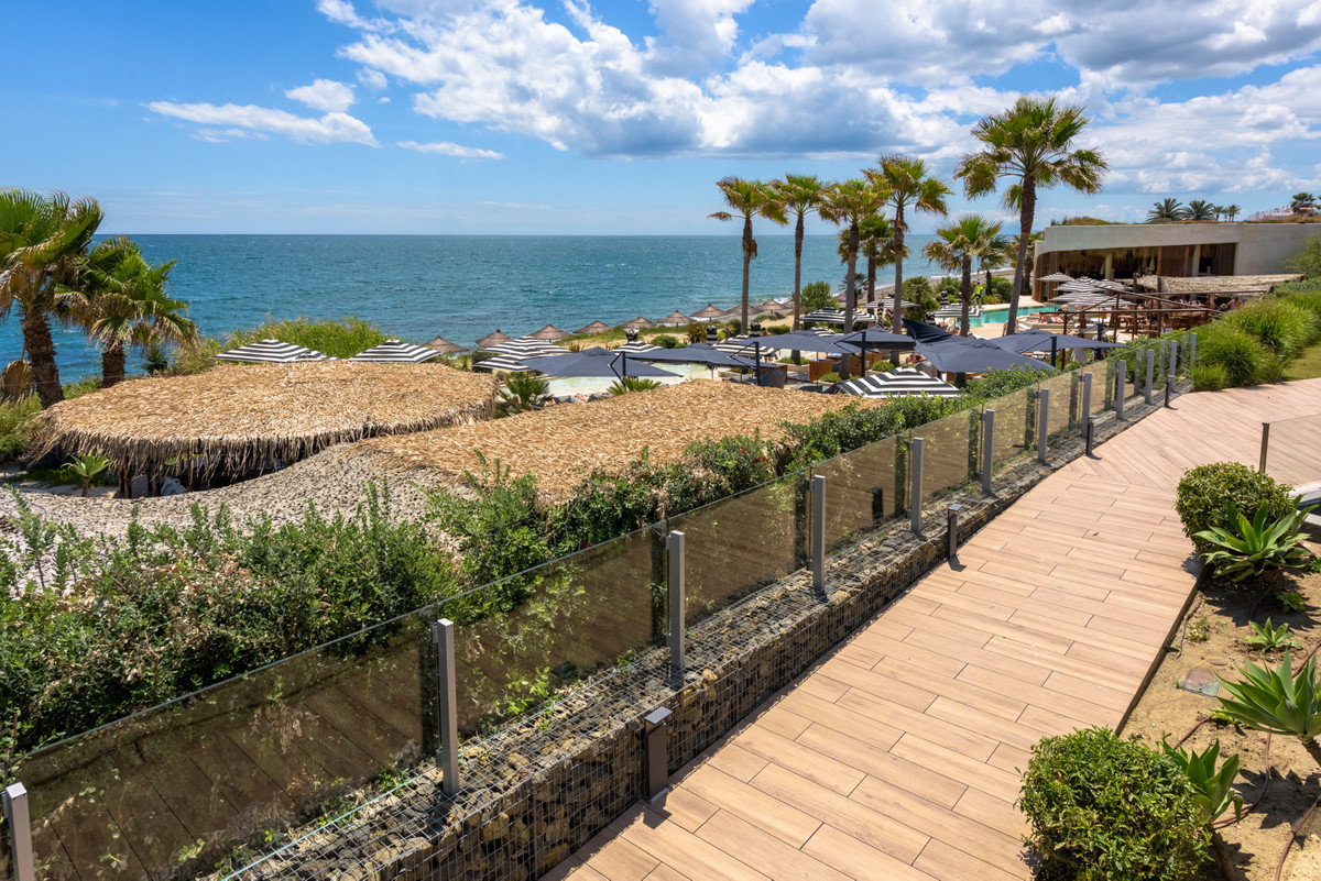 3 Bed Apartment for sale in Estepona Costa Del Sol, Málaga, Spain