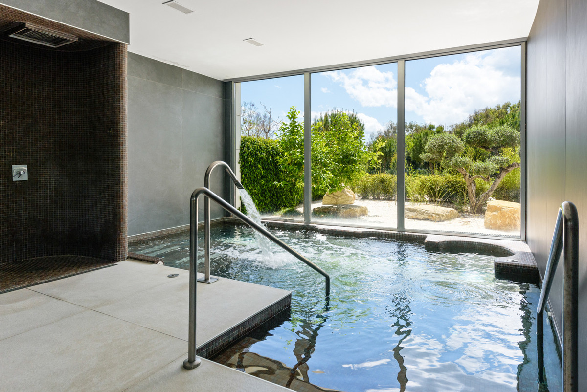 3 Bed Apartment for sale in Estepona Costa Del Sol, Málaga, Spain