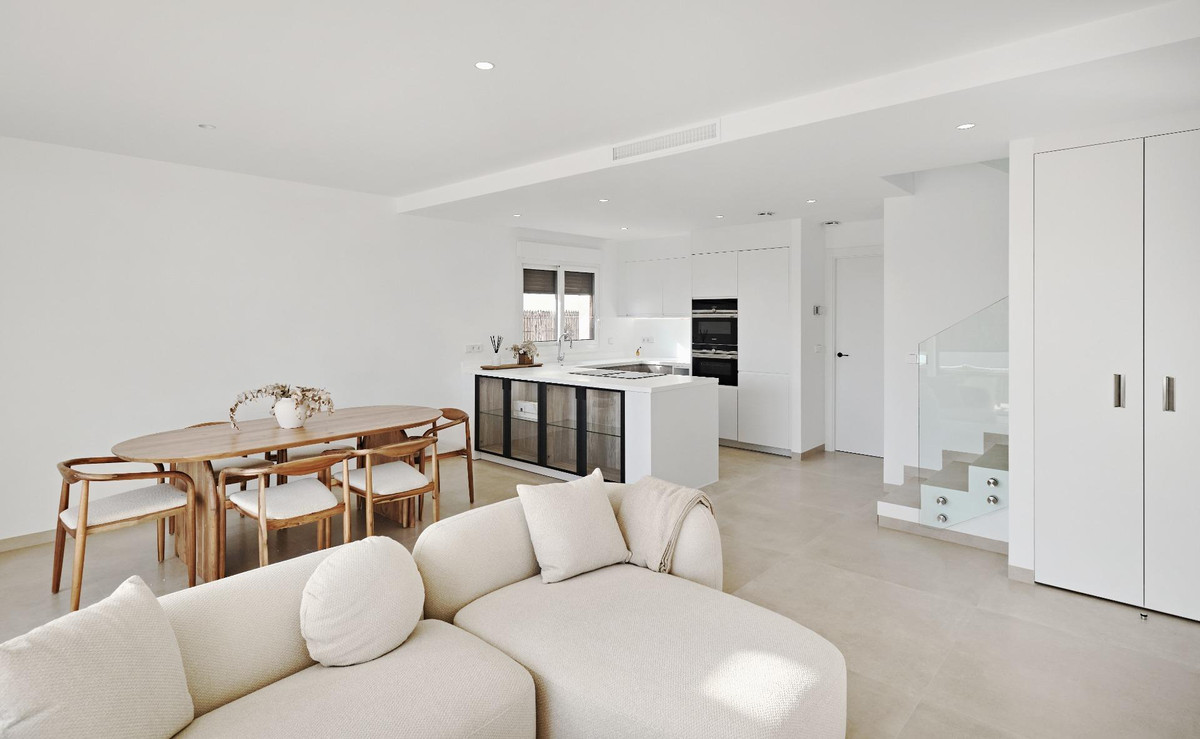 Se vende Villa - Chalet de 3 dormitorios en Costa Blanca, Alicante, España