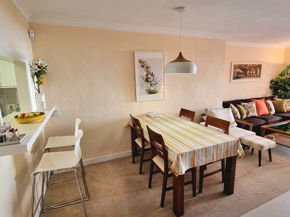 Se vende Apartamento Planta Media de 2 dormitorios en Costa Del Sol, Málaga, España