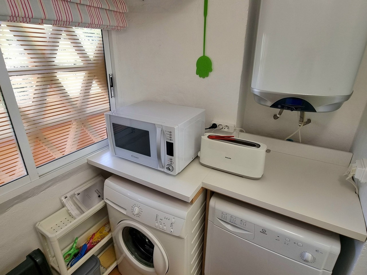Se vende Apartamento Planta Media de 2 dormitorios en Costa Del Sol, Málaga, España