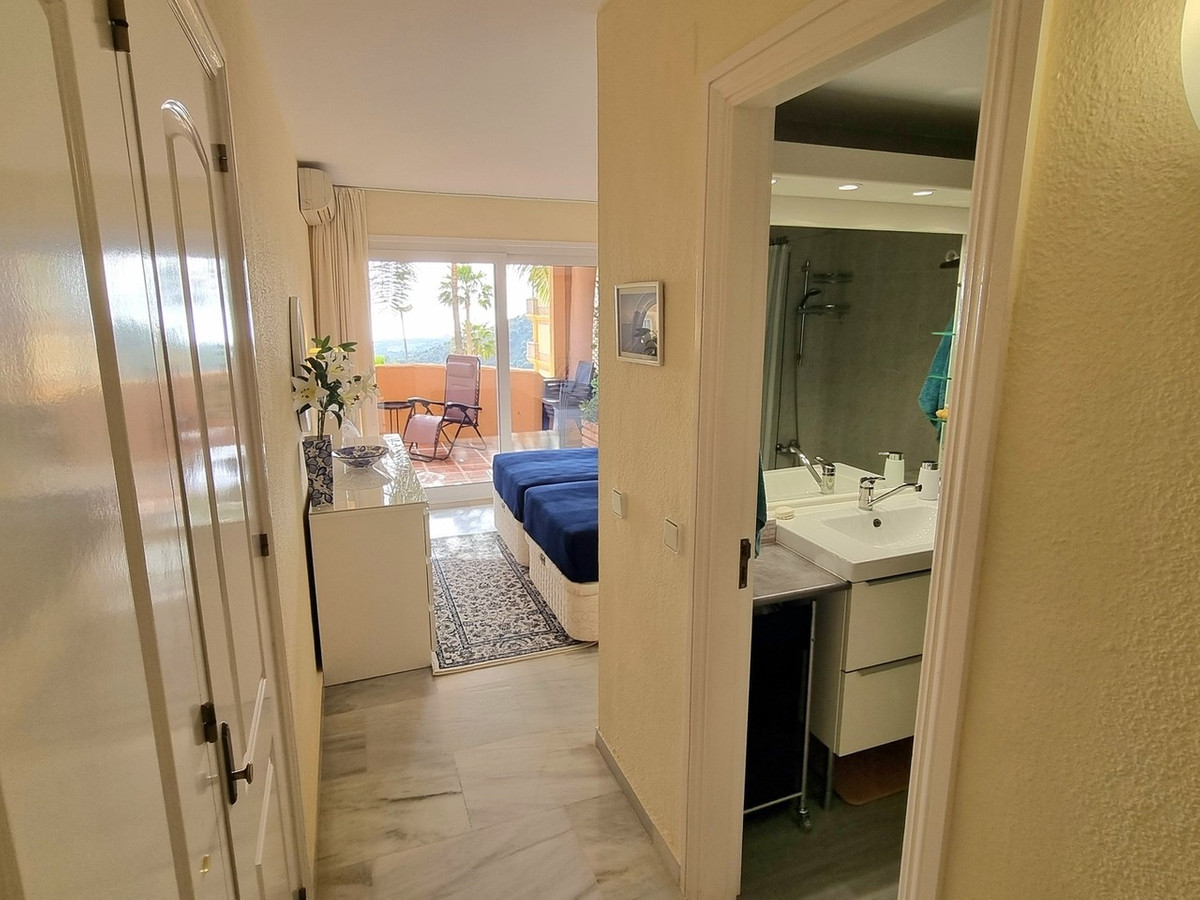 Se vende Apartamento Planta Media de 2 dormitorios en Costa Del Sol, Málaga, España