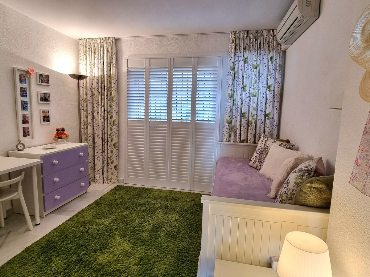 Se vende Apartamento Planta Media de 2 dormitorios en Costa Del Sol, Málaga, España