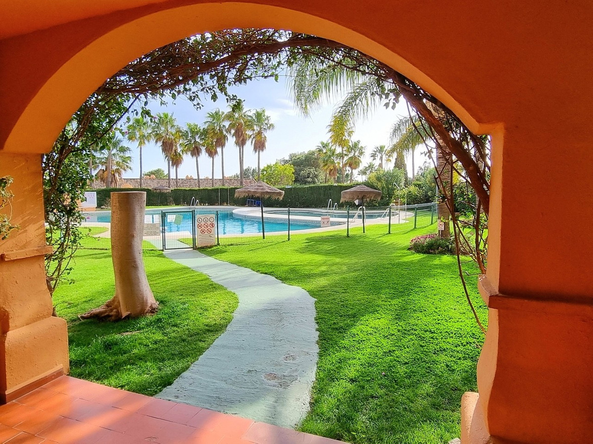Se vende Apartamento Planta Media de 2 dormitorios en Costa Del Sol, Málaga, España
