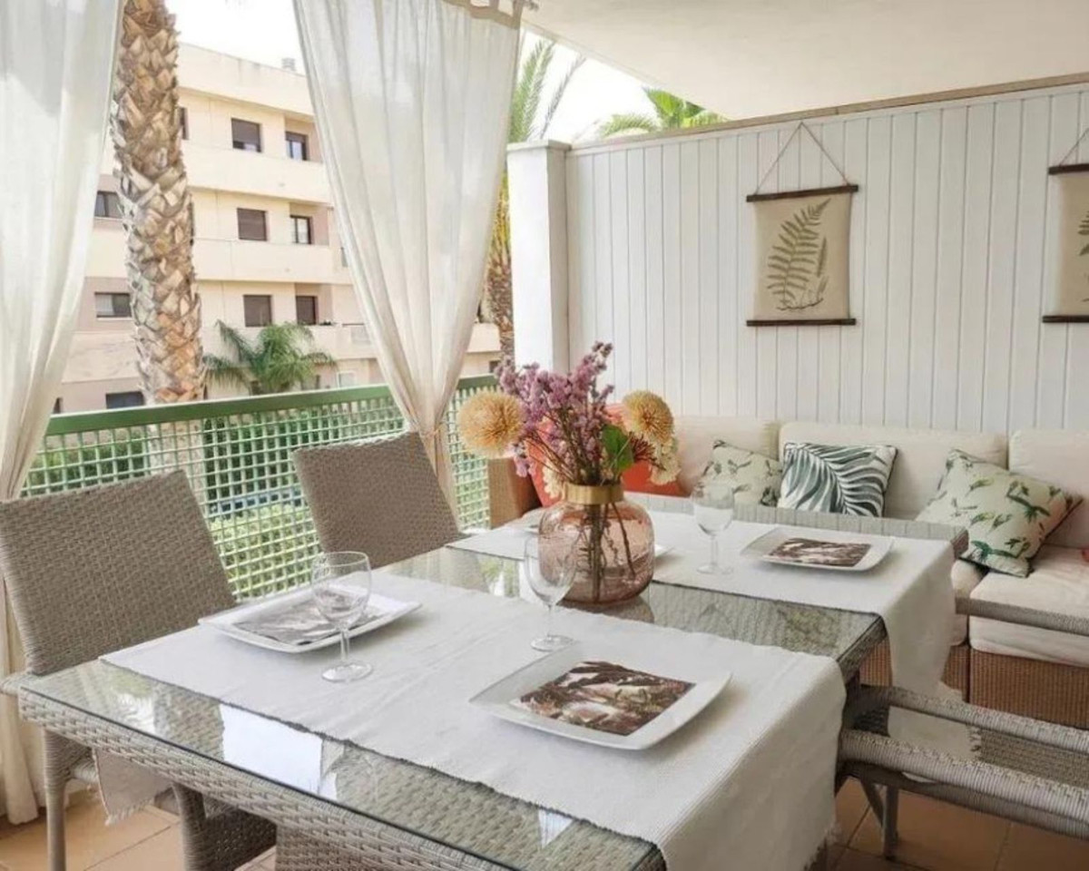 Se vende Apartamento Planta Media de 2 dormitorios en Costa Del Sol, Cadiz, España