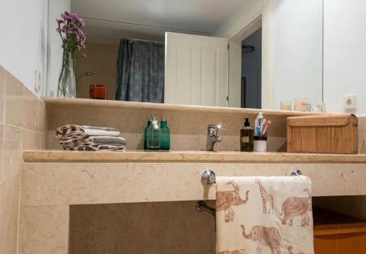 Se vende Apartamento Planta Media de 2 dormitorios en Costa Del Sol, Cadiz, España