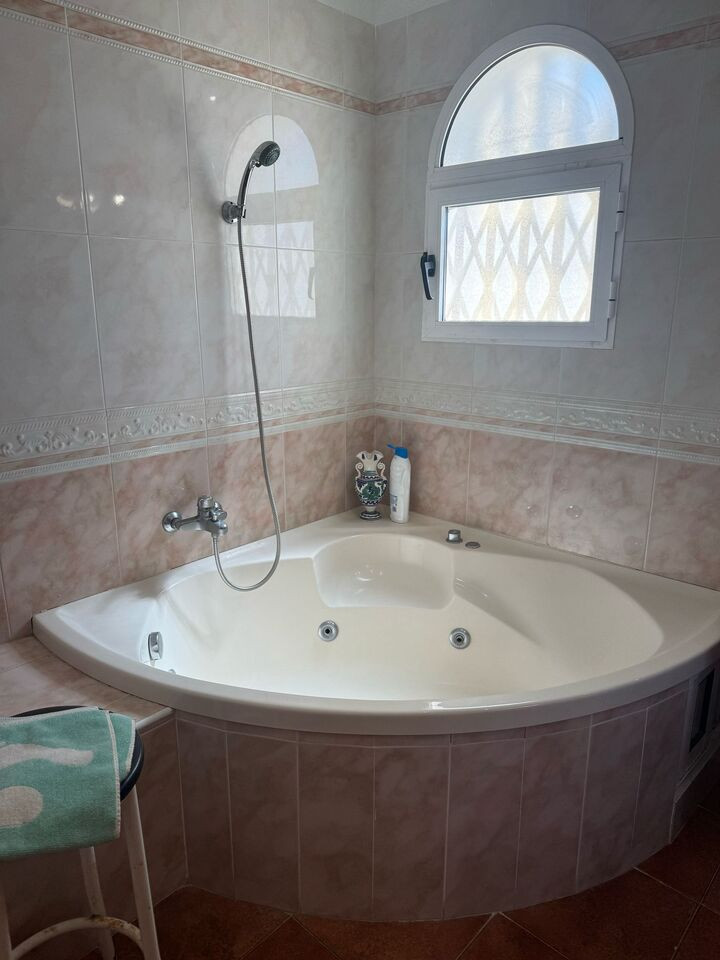 Se vende Villa - Chalet de 4 dormitorios en Costa Blanca, Alicante, España