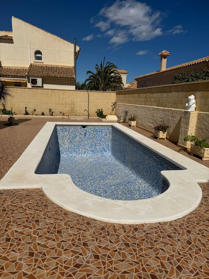 Se vende Villa - Chalet de 4 dormitorios en Costa Blanca, Alicante, España