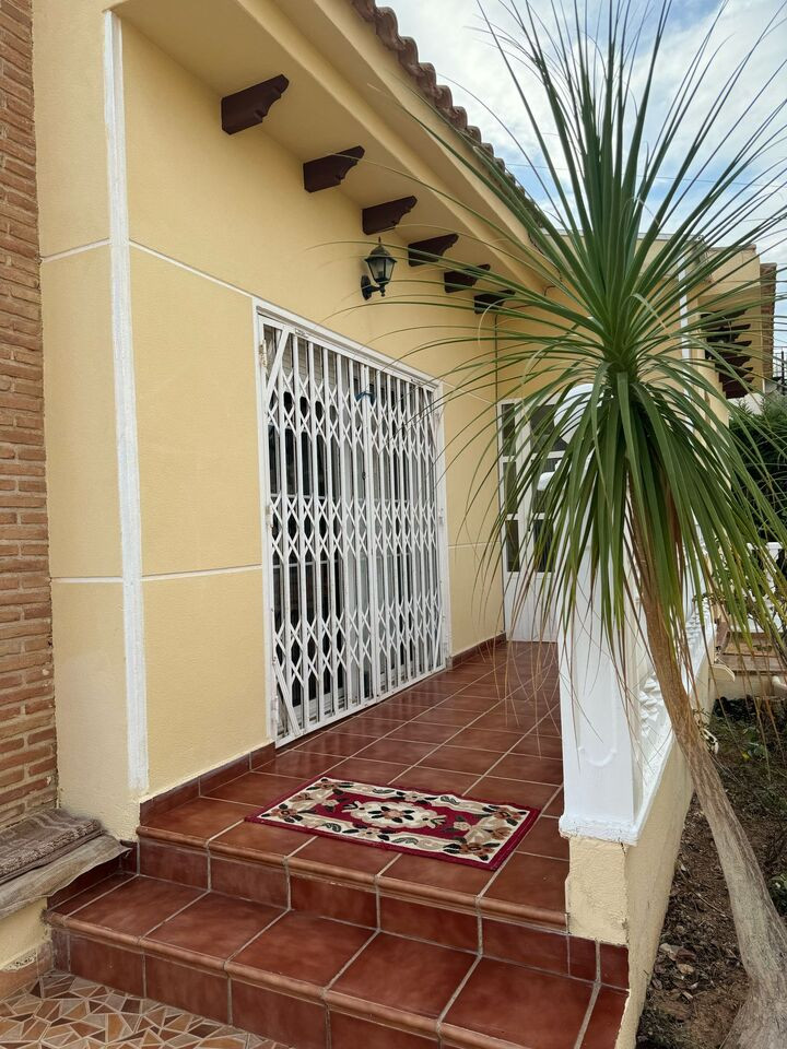 Se vende Villa - Chalet de 4 dormitorios en Costa Blanca, Alicante, España
