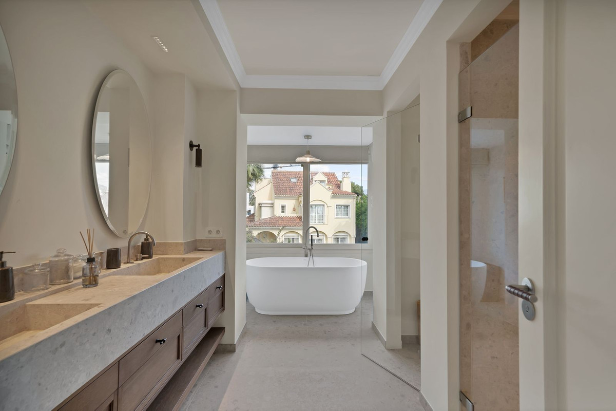 7 Bed Townhouse for sale in Puerto Banús Costa Del Sol, Málaga, Spain