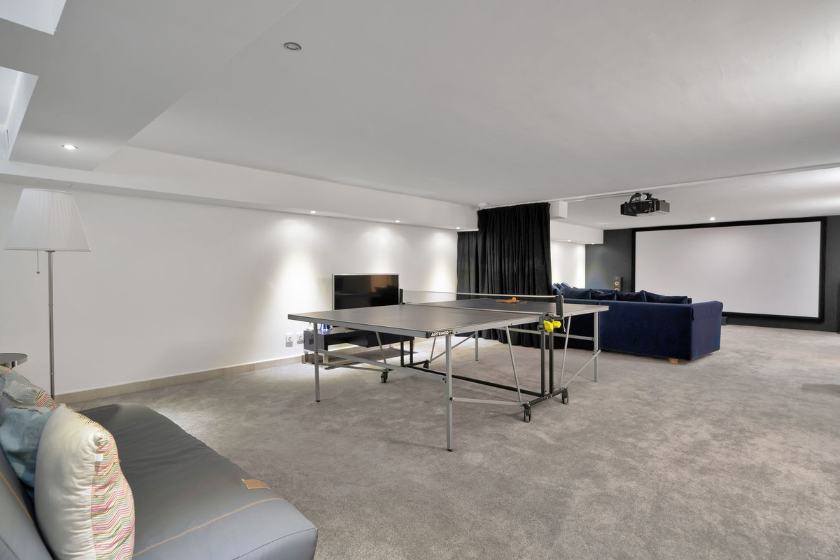 7 Bed Townhouse for sale in Puerto Banús Costa Del Sol, Málaga, Spain
