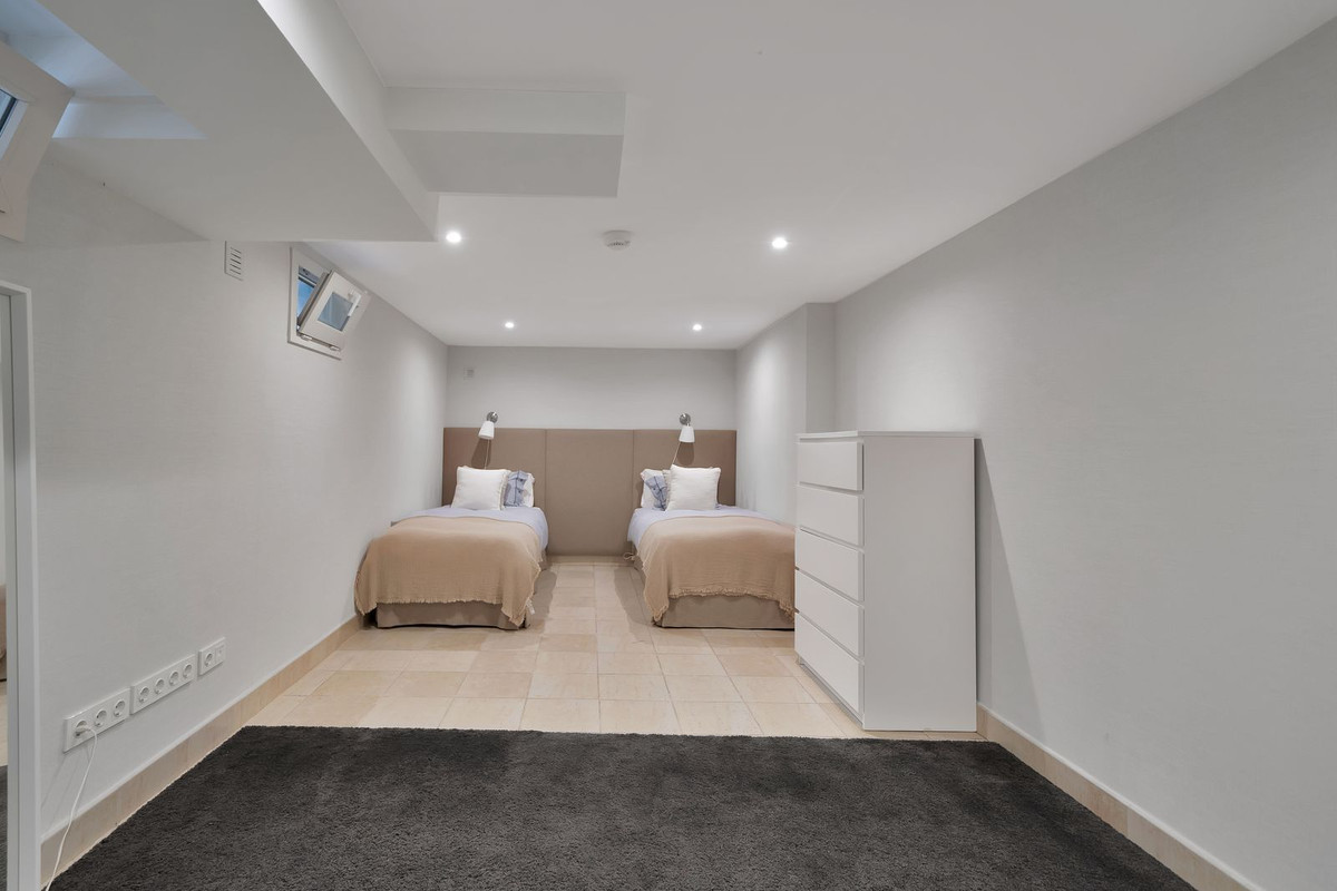 7 Bed Townhouse for sale in Puerto Banús Costa Del Sol, Málaga, Spain