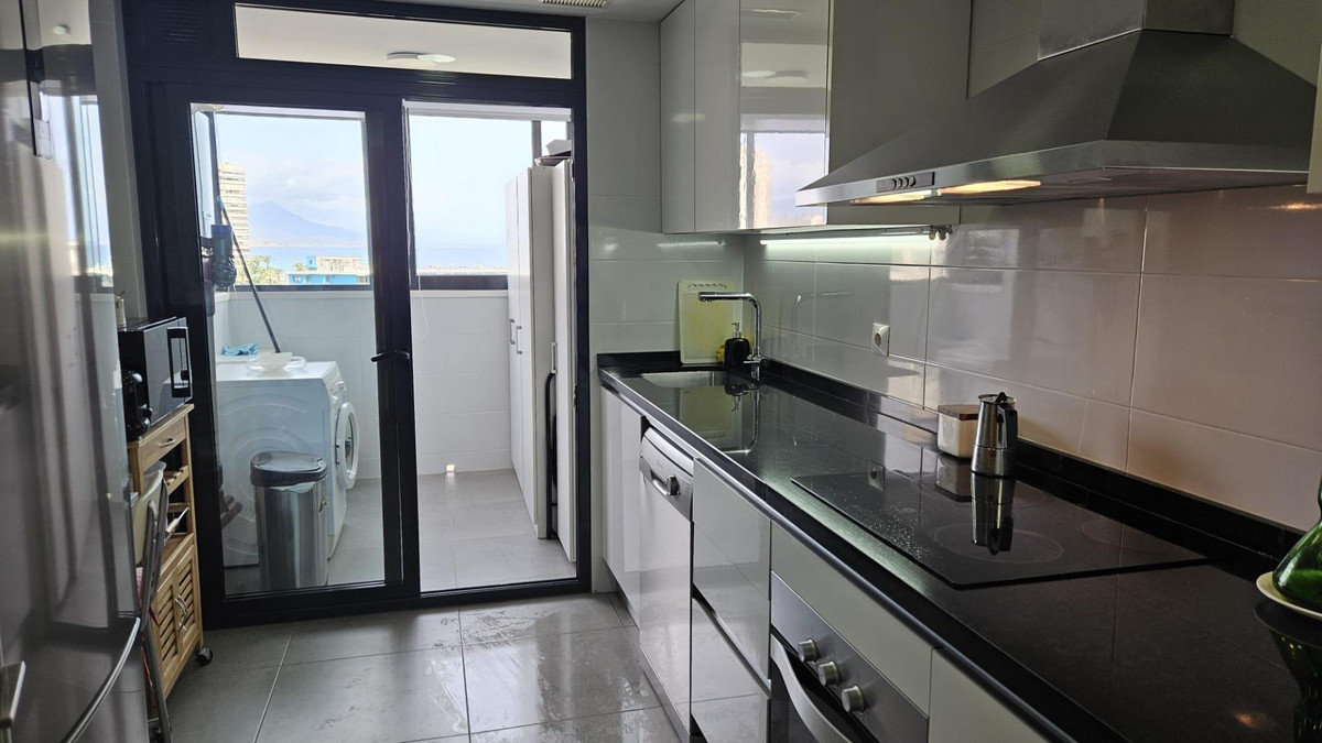 Se vende Apartamento Planta Media de 2 dormitorios en Costa Blanca, Alicante, España