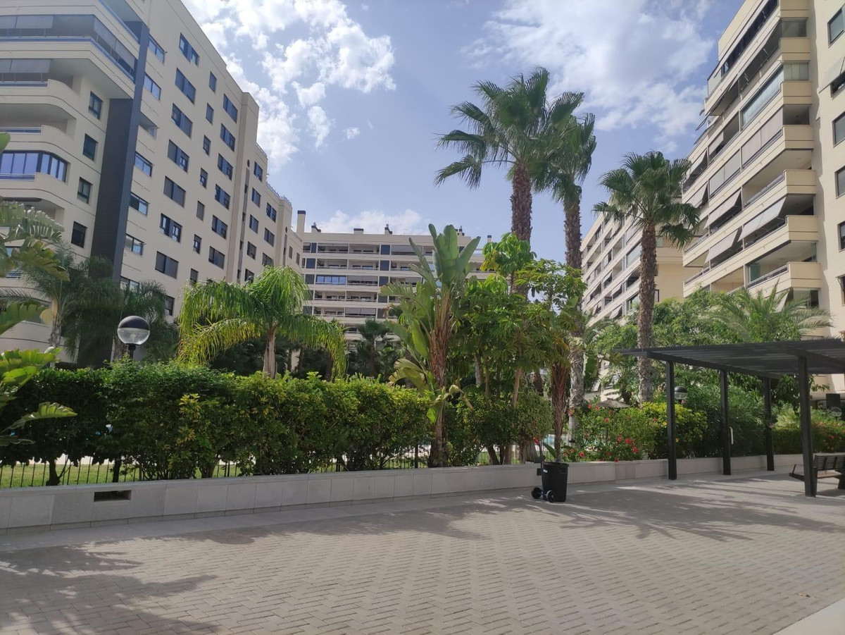 Se vende Apartamento Planta Media de 2 dormitorios en Costa Blanca, Alicante, España