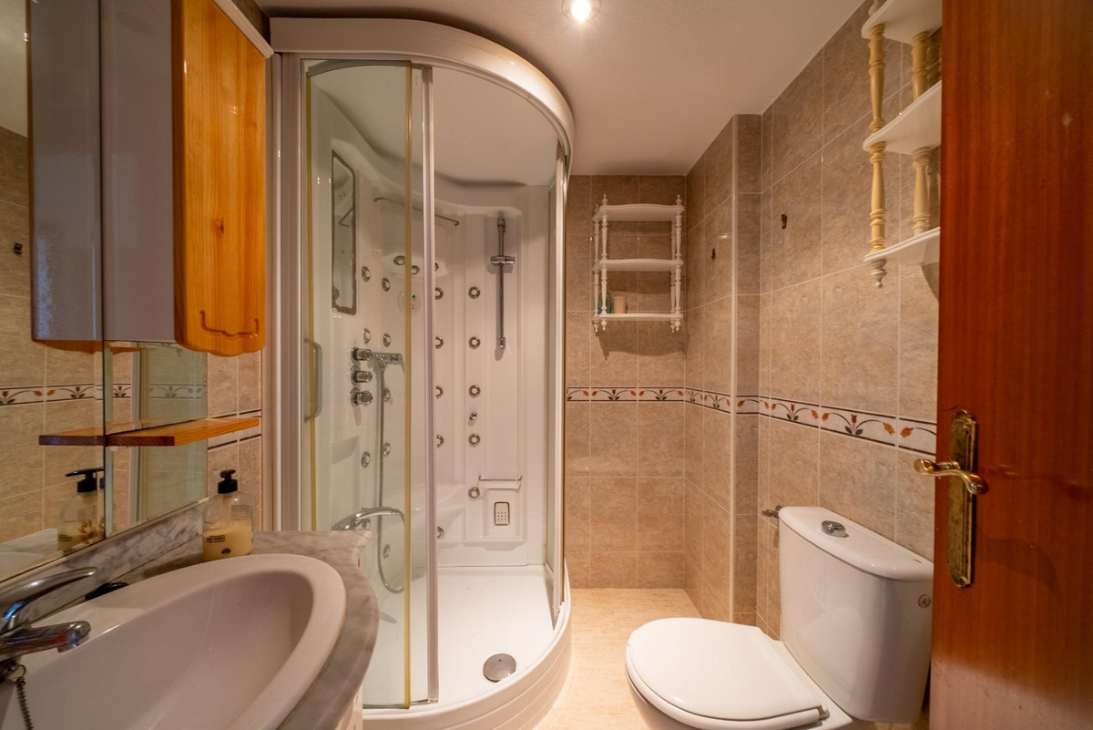 Se vende Apartamento Planta Media de 2 dormitorios en Costa Blanca, Alicante, España