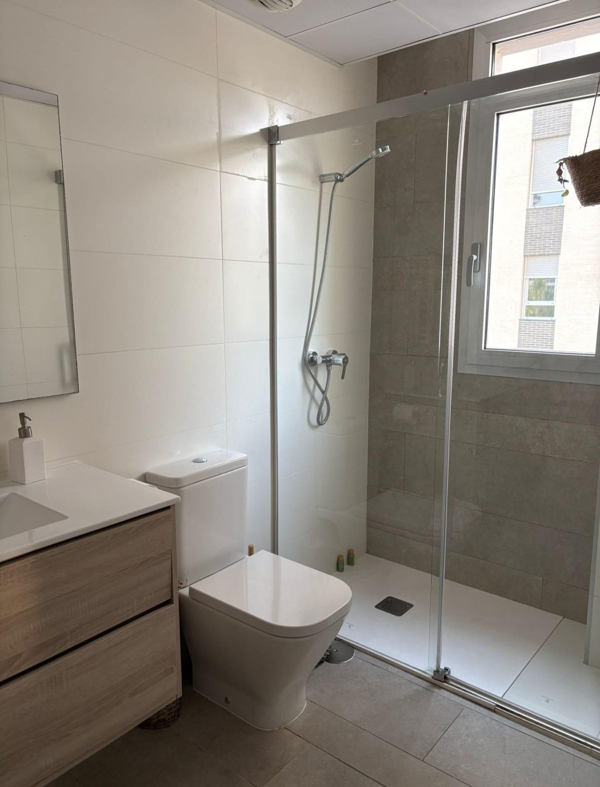 Se vende Apartamento Planta Media de 2 dormitorios en Costa Blanca, Alicante, España