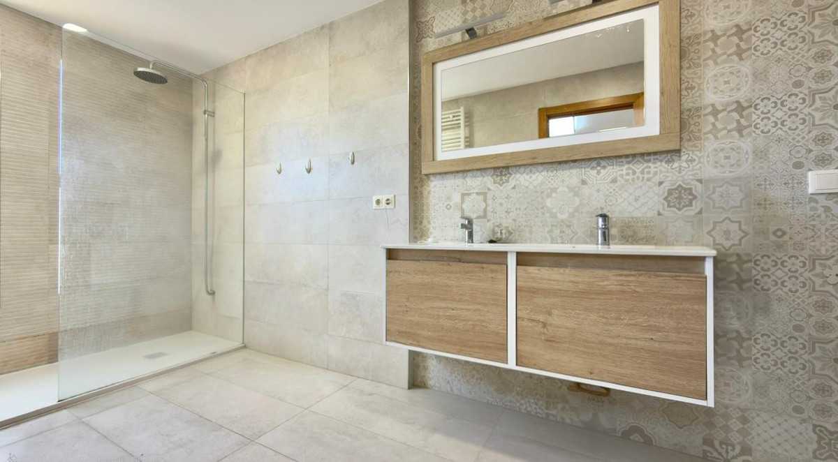 Se vende Bungalow de 6 dormitorios en Costa Blanca, Alicante, España