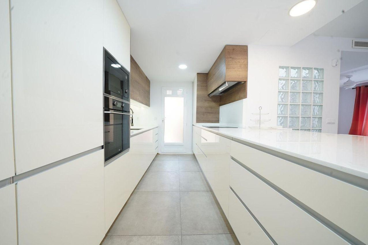6 Bed Townhouse for sale in Mutxamel Costa Blanca, Alicante, Spain