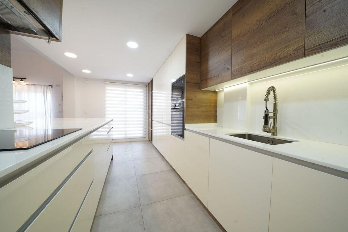 6 Bed Townhouse for sale in Mutxamel Costa Blanca, Alicante, Spain