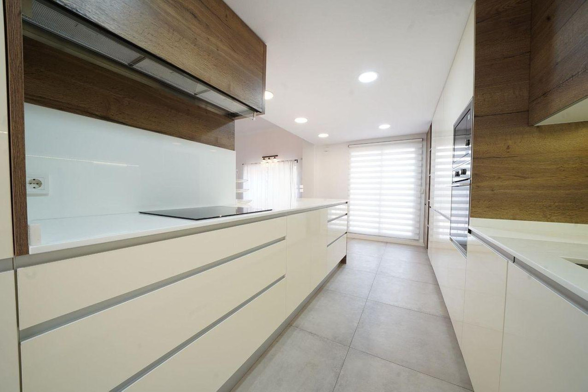 6 Bed Townhouse for sale in Mutxamel Costa Blanca, Alicante, Spain