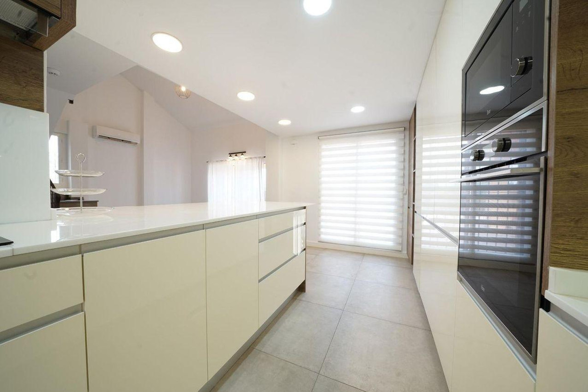 6 Bed Townhouse for sale in Mutxamel Costa Blanca, Alicante, Spain