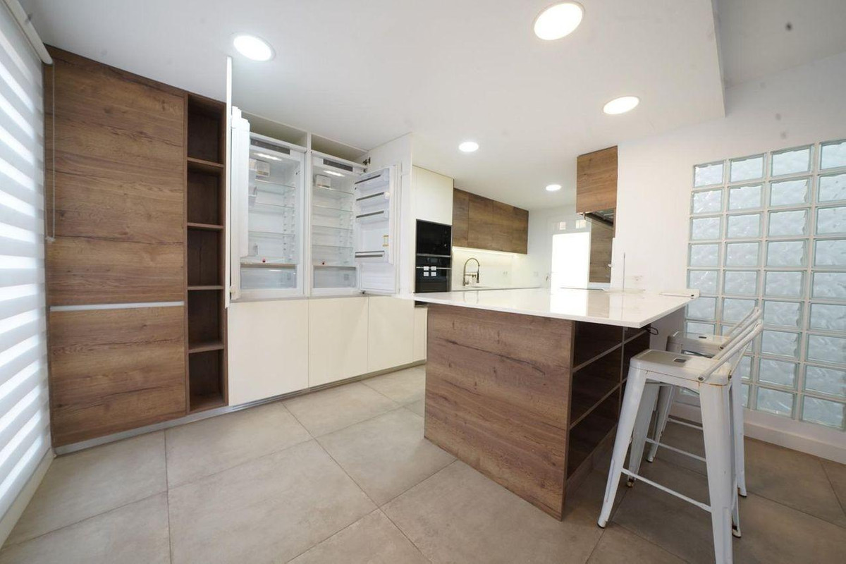 6 Bed Townhouse for sale in Mutxamel Costa Blanca, Alicante, Spain