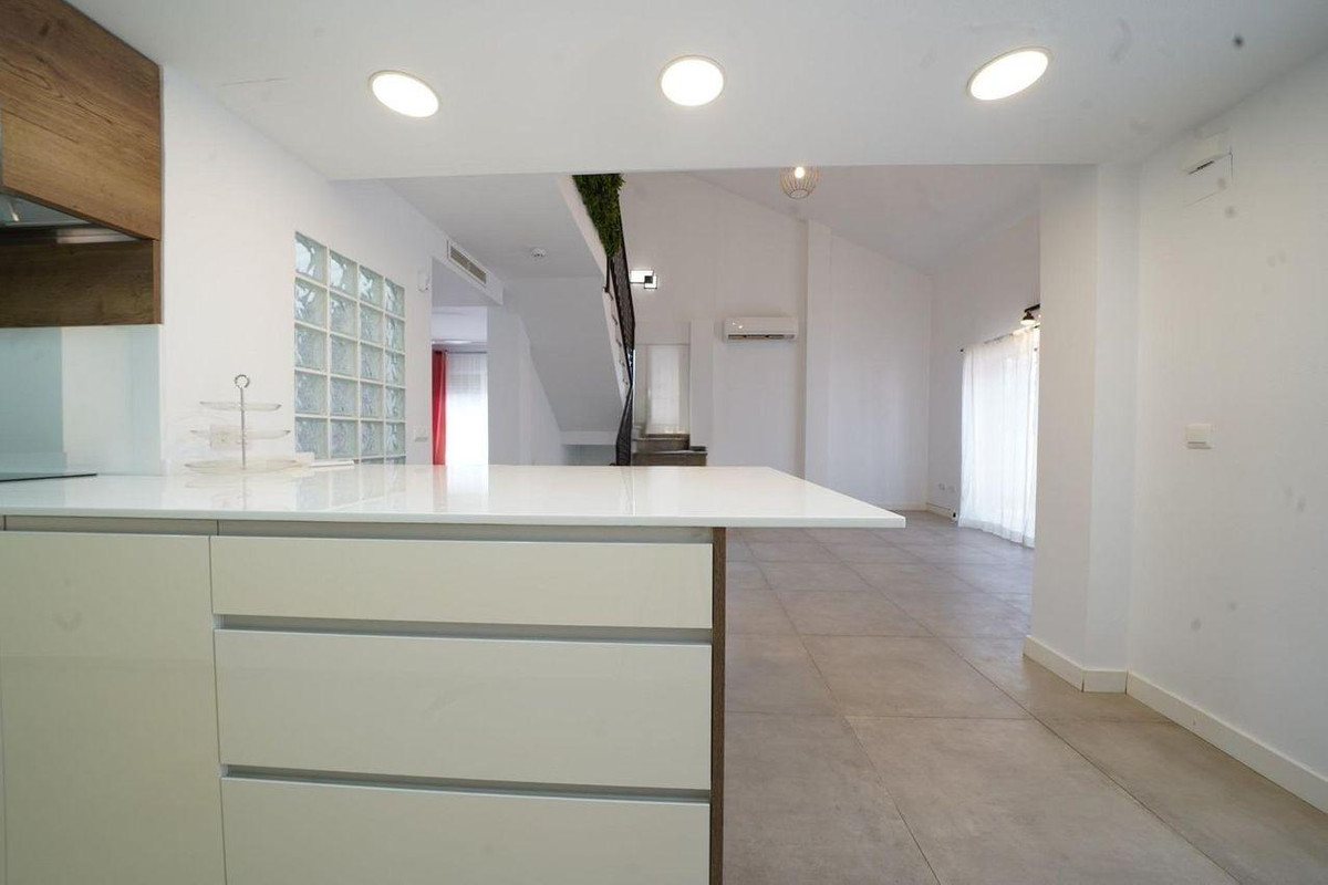 6 Bed Townhouse for sale in Mutxamel Costa Blanca, Alicante, Spain